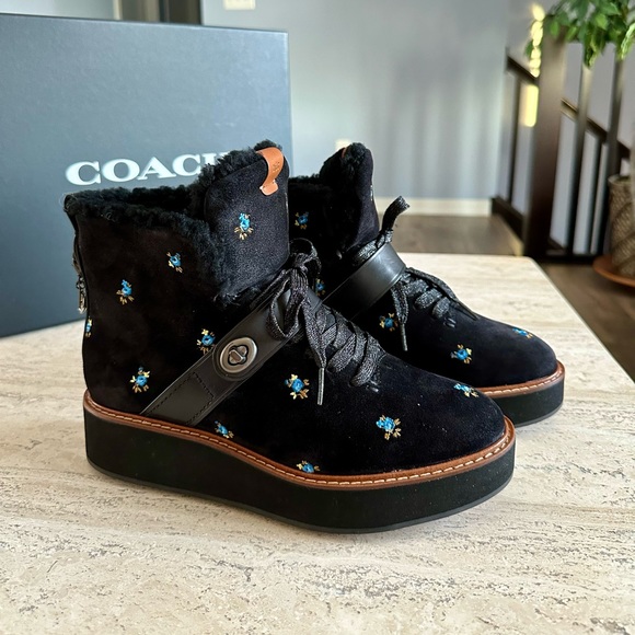 Coach Urban Hiker Boots with an Australian Sheep Fur and Tea Rose charms - Picture 11 of 13